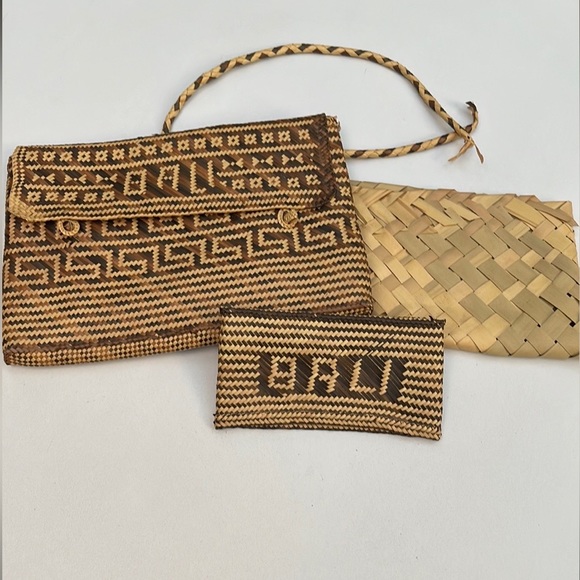 Bali Handmade Straw Bundle Of Bags - Picture 10 of 16